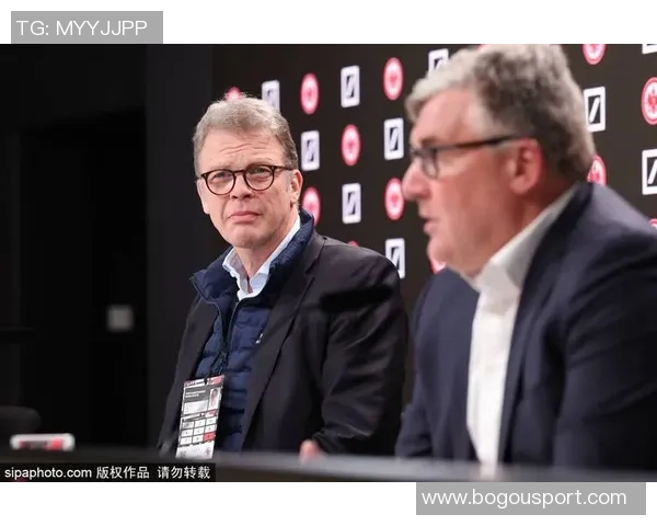 德天空报道法兰克福高层未考虑解雇托普默勒将失利责任归于球员表现