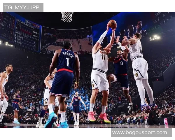 沃特森表现稳定半场7投4中斩获10分三分球精准命中1次