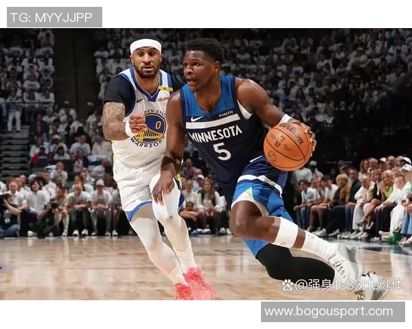 爱德华兹表现平平17投6中仅得17分贡献3篮板1断1帽令人失望