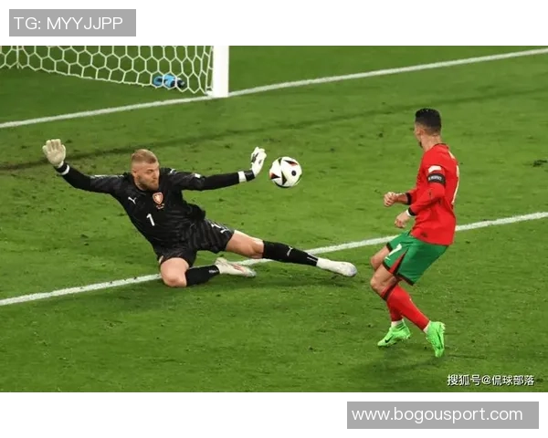 失去绝佳机会戴维精准直塞助攻孔塞桑单刀射门被门将神勇扑出 失去绝佳机会戴维精准直塞助攻孔塞桑单刀射门被门将神勇扑出