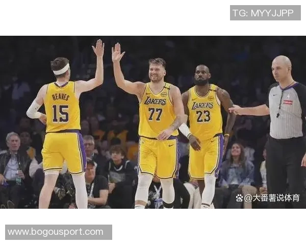 帕森斯直言若为里夫斯经纪人会建议交易詹姆斯以助球队发展 帕森斯直言若为里夫斯经纪人会建议交易詹姆斯以助球队发展