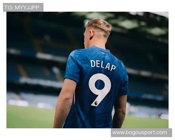 切尔西发布海报热身联赛杯对阵狼队德拉普独自亮相引关注 切尔西发布海报热身联赛杯对阵狼队德拉普独自亮相引关注